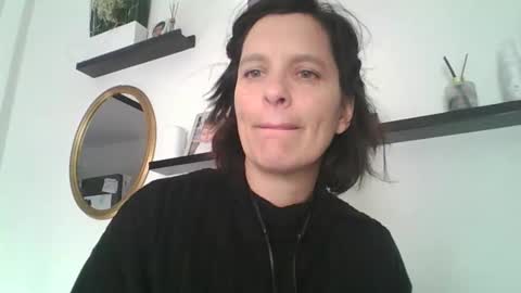 Snapshot of piediniecollant chatting on November 21, 1:43 pm PIEDINIECOLLANT online show from November 21, 1:43 pm