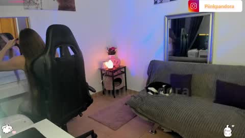 PiinkPandora online show from April 5, 8:17 pm