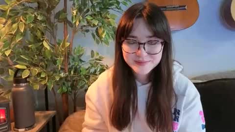 Snapshot of pillogoddess chatting on May 7, 10:09 am PilloGoddess online show from May 7, 10:09 am