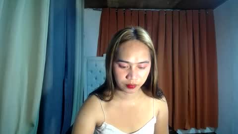 Snapshot of pinay_yahsy chatting on June 18, 1:37 pm pinay_yahsy online show from June 18, 1:37 pm