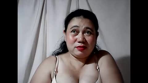 Snapshot of pinaymama12345 chatting on February 12, 12:38 am pinaymama12345 online show from February 12, 12:38 am