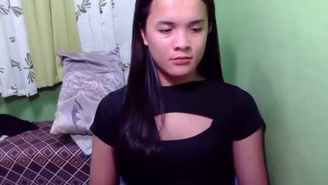 pinaymorena_rhowe online show from December 5, 11:49 am