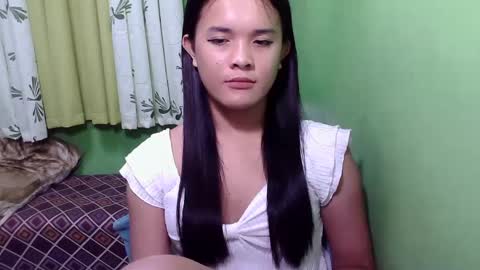 pinaymorena_rhowe online show from December 12, 10:34 am