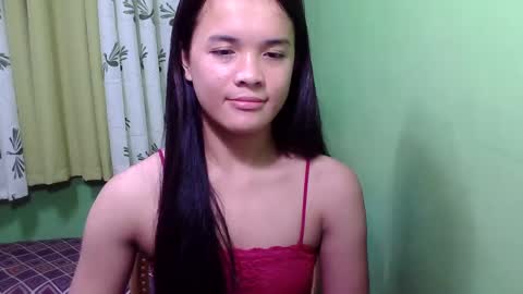pinaymorena_rhowe online show from December 23, 10:55 pm