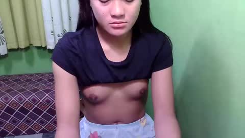 pinaymorena_rhowe online show from January 11, 11:02 pm