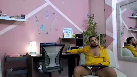 pineappleflipped online show from July 20, 2:04 am