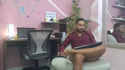 pineappleflipped online show from July 28, 2:18 am