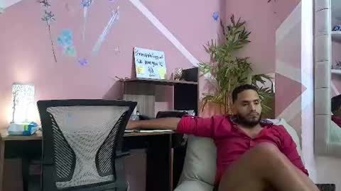 pineappleflipped online show from August 5, 2:25 am