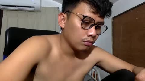 pingkoy0517 online show from April 3, 11:08 am