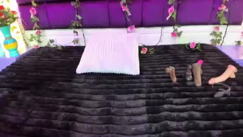 Pink Lovee  online show from July 4, 1:39 pm