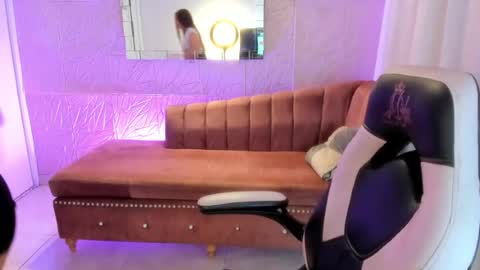 isabella online show from June 22, 1:08 pm
