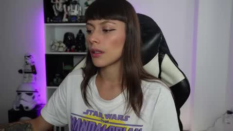 Emily online show from February 9, 4:11 pm