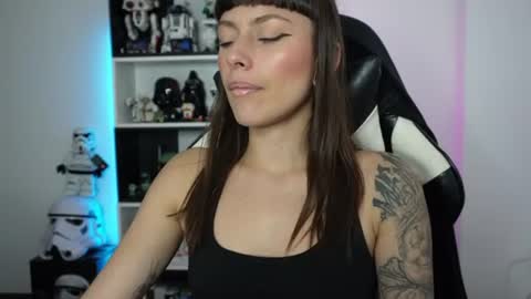Emily online show from August 3, 5:16 pm