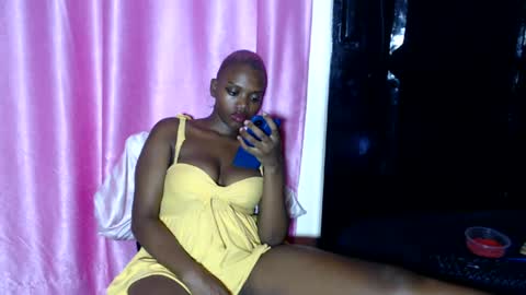 Snapshot of pinkdomina01 chatting on July 12, 9:39 pm pinkdomina01 online show from July 12, 9:39 pm