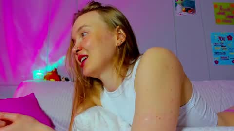 Mila online show from May 16, 12:40 am