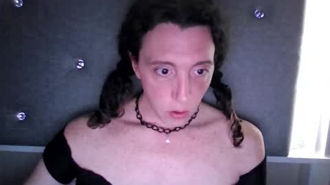 Snapshot of pinkleslie chatting on February 7, 10:19 am Leslie online show from February 7, 10:19 am