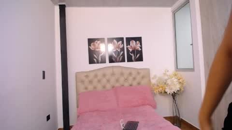 pinky_f00x online show from April 18, 7:58 pm