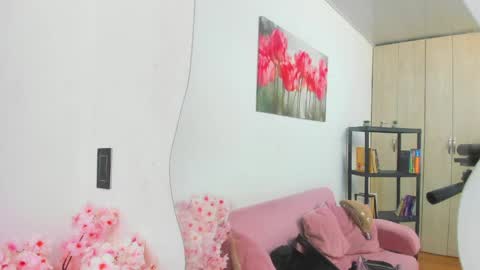 Snapshot of pinky_f00x chatting on June 6, 7:29 pm pinky_f00x online show from June 6, 7:29 pm