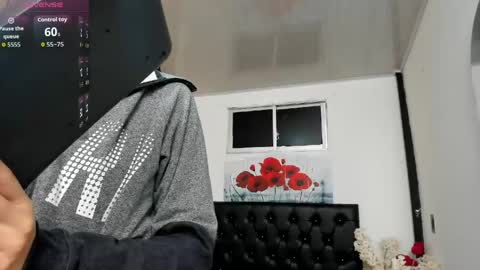 Snapshot of pinky_f00x chatting on June 8, 7:25 pm pinky_f00x online show from June 8, 7:25 pm