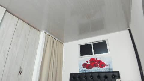Snapshot of pinky_f00x chatting on June 24, 7:24 pm pinky_f00x online show from June 24, 7:24 pm