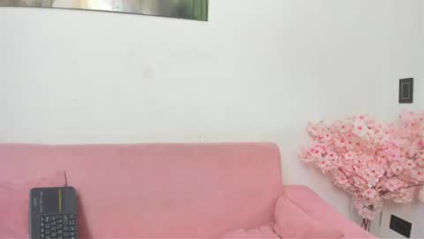 Snapshot of pinky_f00x chatting on July 8, 9:30 pm pinky_f00x online show from July 8, 9:30 pm