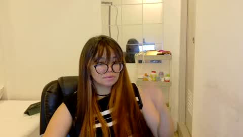 Snapshot of pinkyrosexx chatting on July 9, 12:15 am Rose online show from July 9, 12:15 am