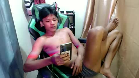 Snapshot of pinoy_cuteboy69 chatting on May 21, 6:53 am pinoy_cuteboy69 online show from May 21, 6:53 am