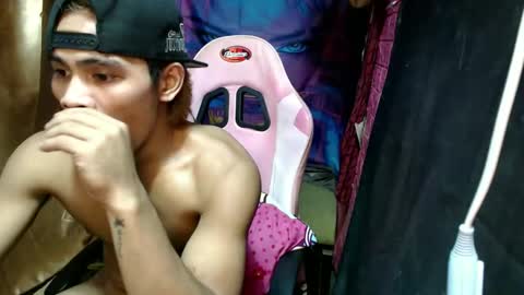 Snapshot of pinoy_fuckboy69 chatting on February 6, 2:42 pm pinoy_fuckboy69 online show from February 6, 2:42 pm