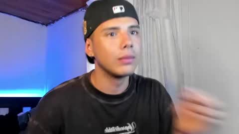 Snapshot of piperodriguez_ chatting on January 3, 9:36 pm Pipe Rodriguez online show from January 3, 9:36 pm