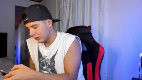 Snapshot of piperodriguez_ chatting on February 21, 12:49 am Pipe Rodriguez online show from February 21, 12:49 am