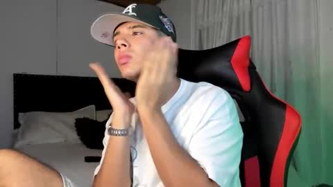 Snapshot of piperodriguez_ chatting on February 25, 12:36 am Pipe Rodriguez online show from February 25, 12:36 am