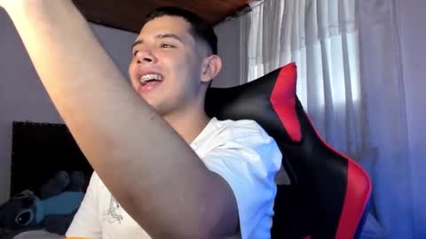 Snapshot of piperodriguez_ chatting on February 28, 10:17 pm Pipe Rodriguez online show from February 28, 10:17 pm