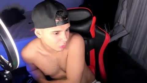 Snapshot of piperodriguez_ chatting on March 6, 2:09 am Pipe Rodriguez online show from March 6, 2:09 am