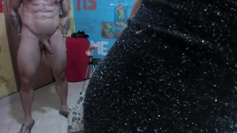 Snapshot of pipeshowtime chatting on November 27, 11:51 pm VALENTINA y PIPE online show from November 27, 11:51 pm