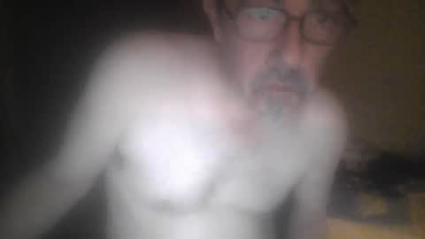 Snapshot of pipi2704 chatting on December 6, 9:46 pm pipi2704 online show from December 6, 9:46 pm