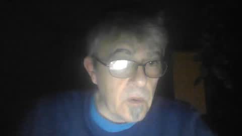 Snapshot of pipi2704 chatting on December 19, 12:34 am pipi2704 online show from December 19, 12:34 am