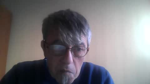 Snapshot of pipi2704 chatting on December 22, 8:05 am pipi2704 online show from December 22, 8:05 am