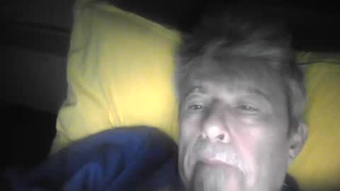 Snapshot of pipi2704 chatting on December 25, 1:31 am pipi2704 online show from December 25, 1:31 am