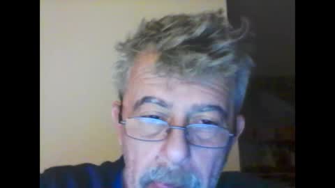 Snapshot of pipi2704 chatting on February 8, 5:29 am pipi2704 online show from February 8, 5:29 am