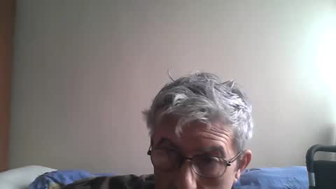 Snapshot of pipi2704 chatting on February 15, 12:01 pm pipi2704 online show from February 15, 12:01 pm