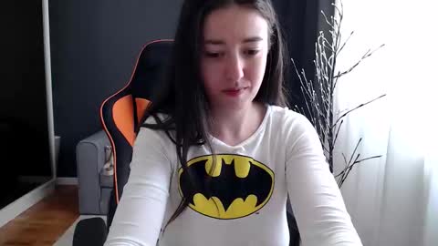 piscesgirl06 online show from April 16, 5:19 am