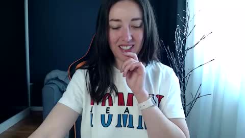 piscesgirl06 online show from April 20, 4:59 am