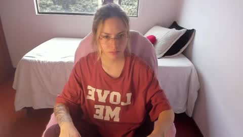 pixie online show from April 18, 7:40 pm