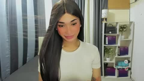 pixiedoll_ online show from June 28, 5:57 am