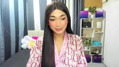 pixiedoll_ online show from July 13, 5:27 pm