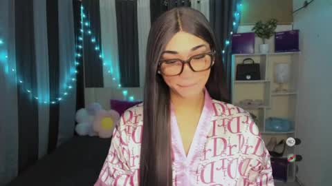 pixiedoll_ online show from July 21, 6:49 am