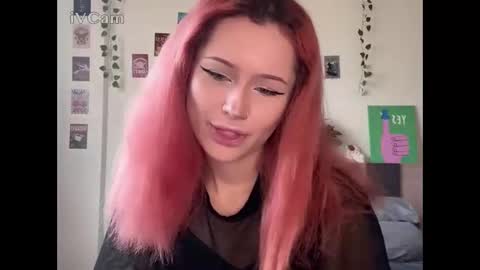 Snapshot of pixieyes0n chatting on March 4, 3:23 am Daryl online show from March 4, 3:23 am