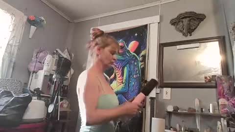 pizzedwife online show from April 7, 11:15 pm