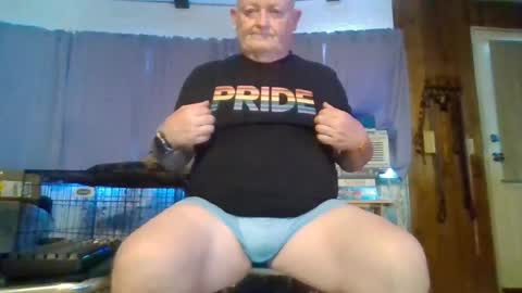 Snapshot of playboychas chatting on June 17, 1:52 am chaz online show from June 17, 1:52 am