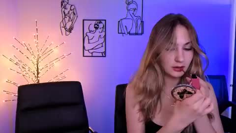 Snapshot of playful_sophie chatting on July 14, 2:05 am Sophie online show from July 14, 2:05 am